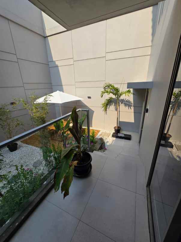 disewakan rumah golf island pik