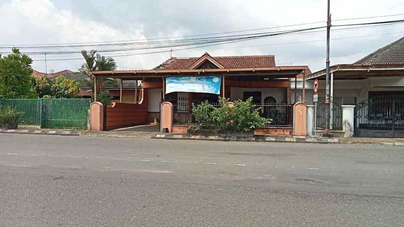 disewakan rumah jl dr angka karangjengkol
