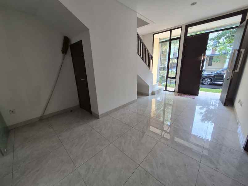 disewakan rumah lavon swan city cikupa