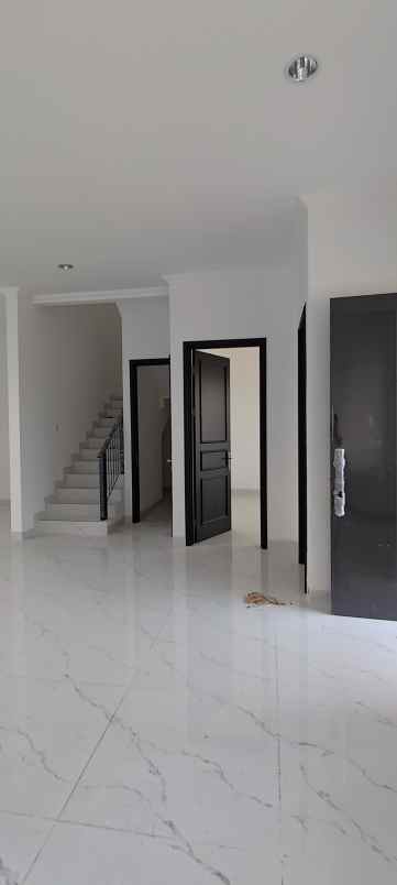 disewakan rumah pik2 villa pasir putih brand new