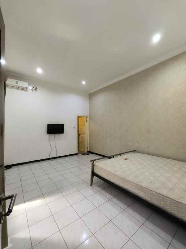disewakan rumah simpang darmo permai selatan