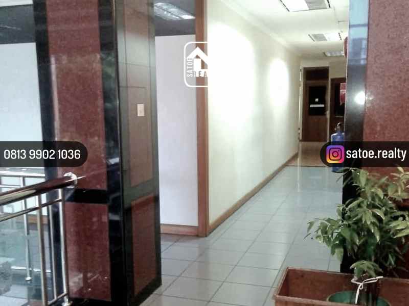 gedung kantor komersial 4 lantai di gondangdia menteng