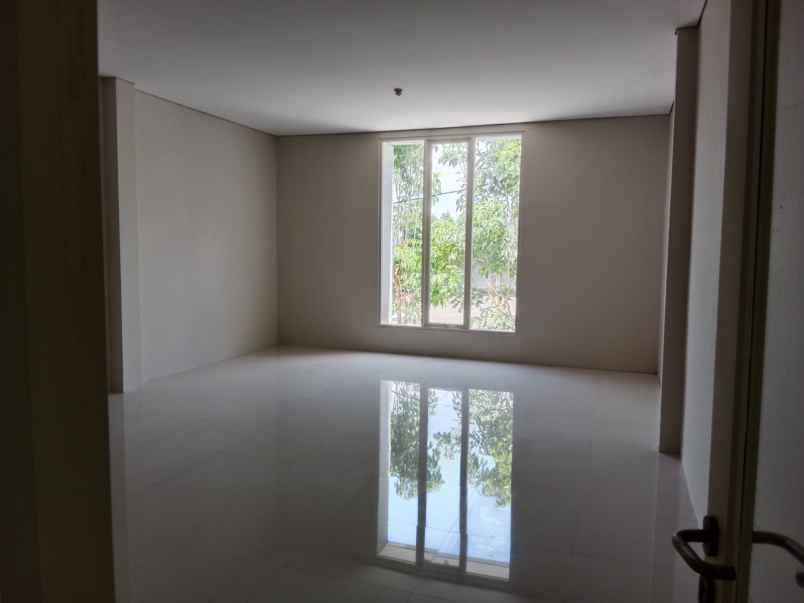 gudang di kawasan industri menganti gresik