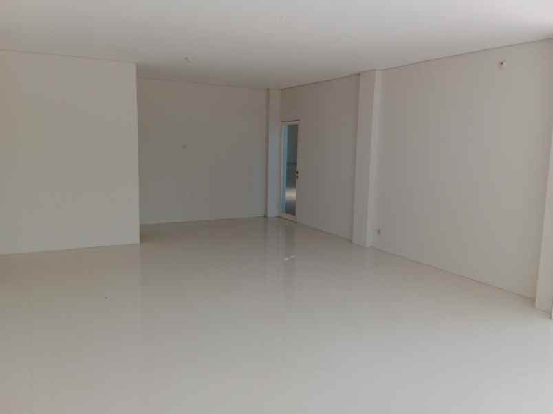 gudang di kawasan industri menganti gresik