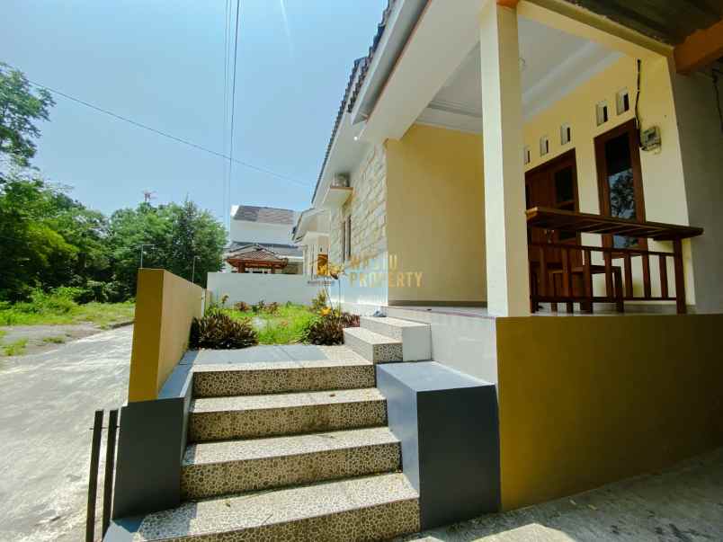 home stay produktif lokasi selomartani dijual cepat