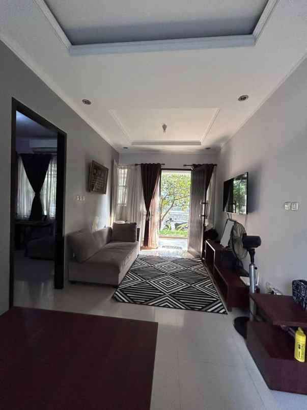 jual rumah bagus lingkungan asri di pisangan ciputat