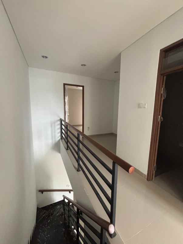 jual rumah taman surya 5 jak bar