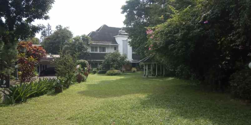 luxury home di mainroad jalan sangkuriang dago bandung