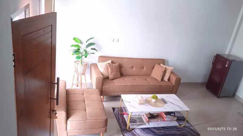 over kredit 65jt rumah 2 lantai di jatiasih bekasi