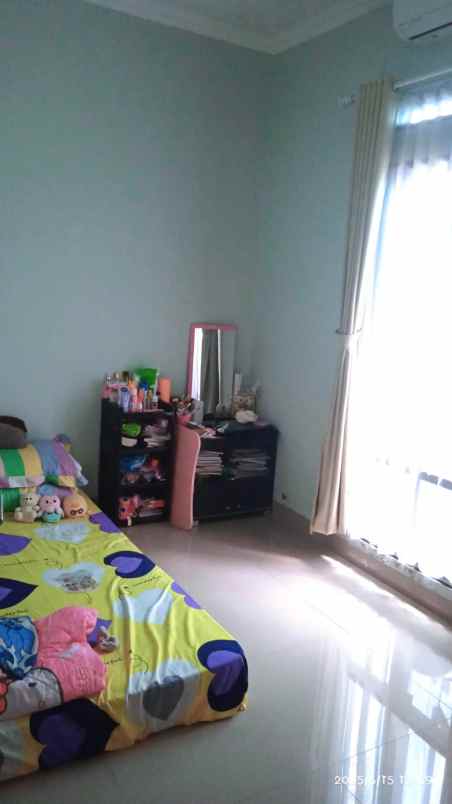 over kredit 65jt rumah 2 lantai di jatiasih bekasi