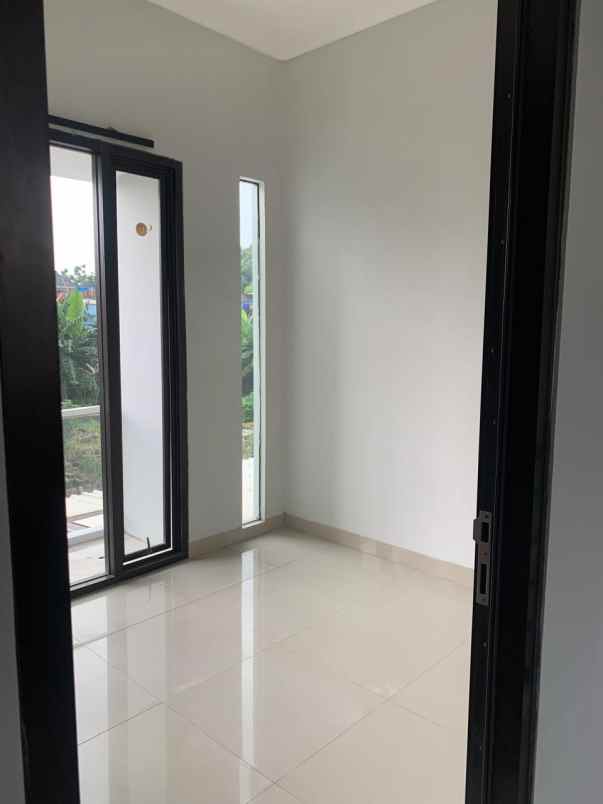 over kredit rumah 2 lantai di ciracas jakarta timur