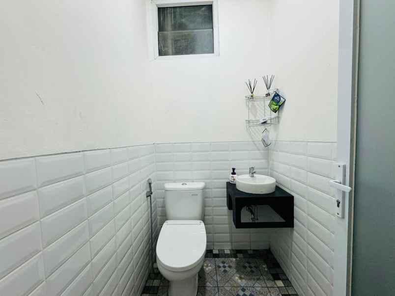 rukan strategis 4 lantai crown palace furnished