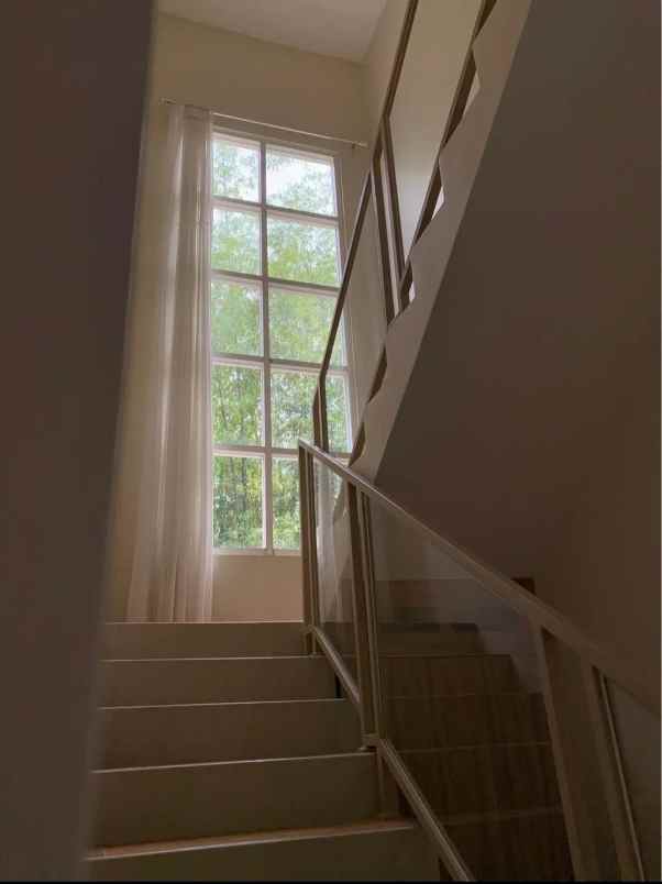 rukost full penghuni dan full furnished strategis