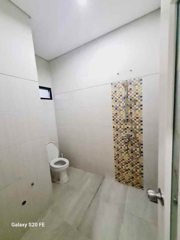 rumah 2 lantai dalam cluster di serua ciputat tangsel