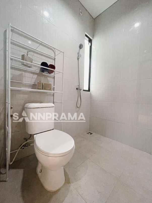 rumah 2 lantai dekat bsd city akses tol dan stasiun