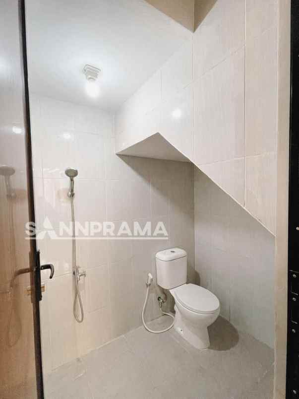 rumah 2 lantai dekat bsd city akses tol dan stasiun