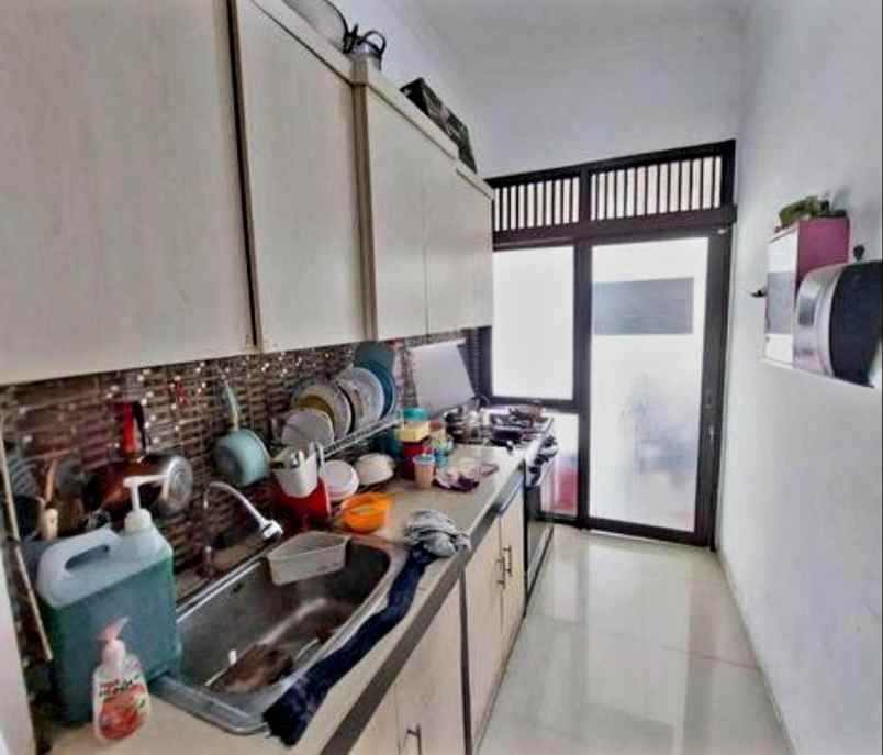 rumah 2 lantai di kencana loka bsd tangsel