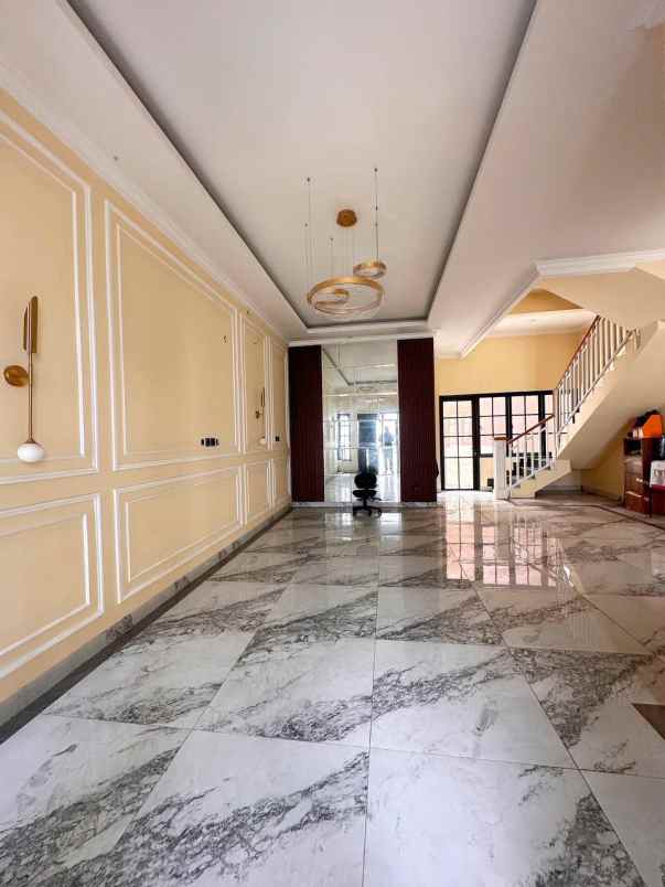 rumah 2 lantai rooftop dekat tol cimanggis depok