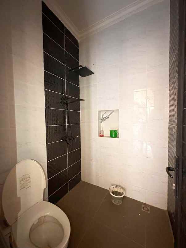 rumah 2 lantai rooftop dekat tol cimanggis depok