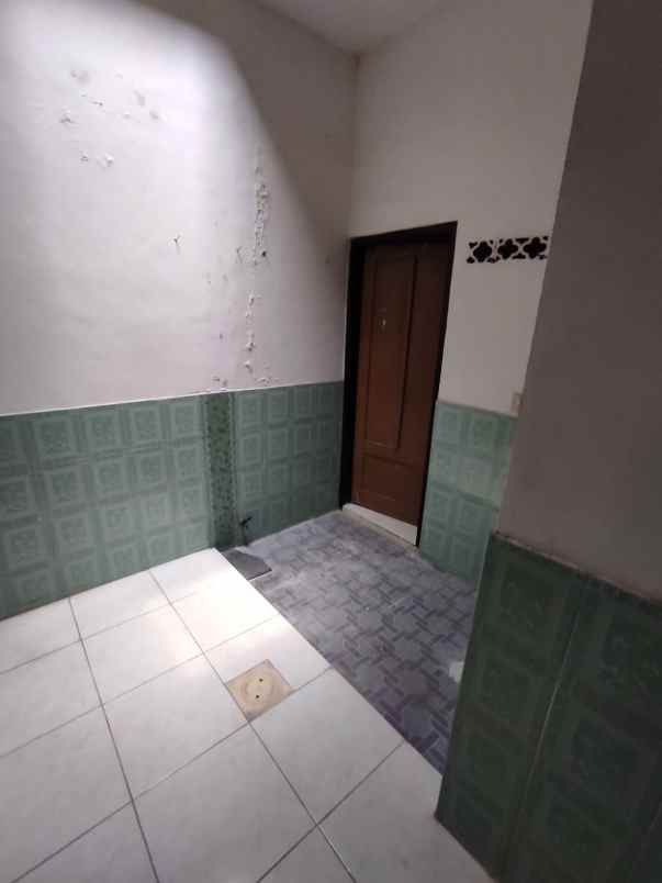 rumah 2 lantai surabaya timur under 1 m