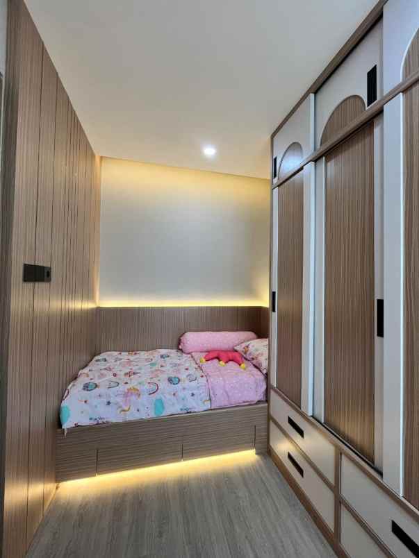 rumah 3 lantai limo grogol depok