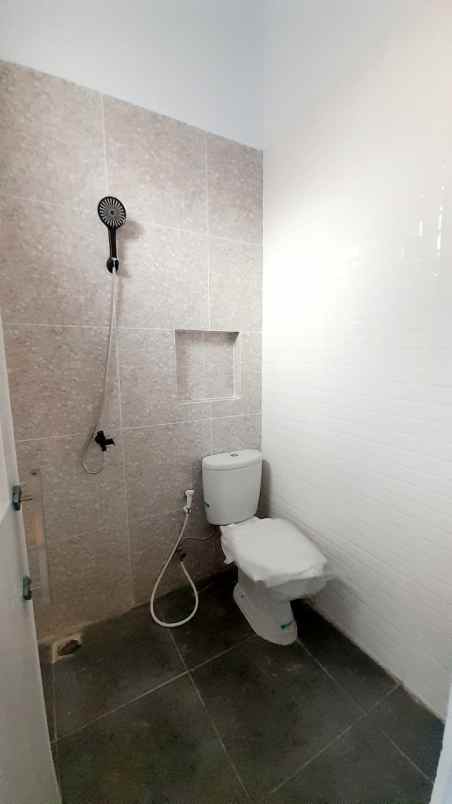 rumah baru 2 lanatai di kalisari jakarta timur