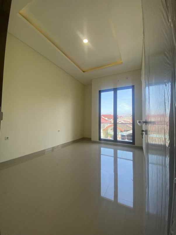 rumah baru gress di baruk surabaya selangkah dari merr