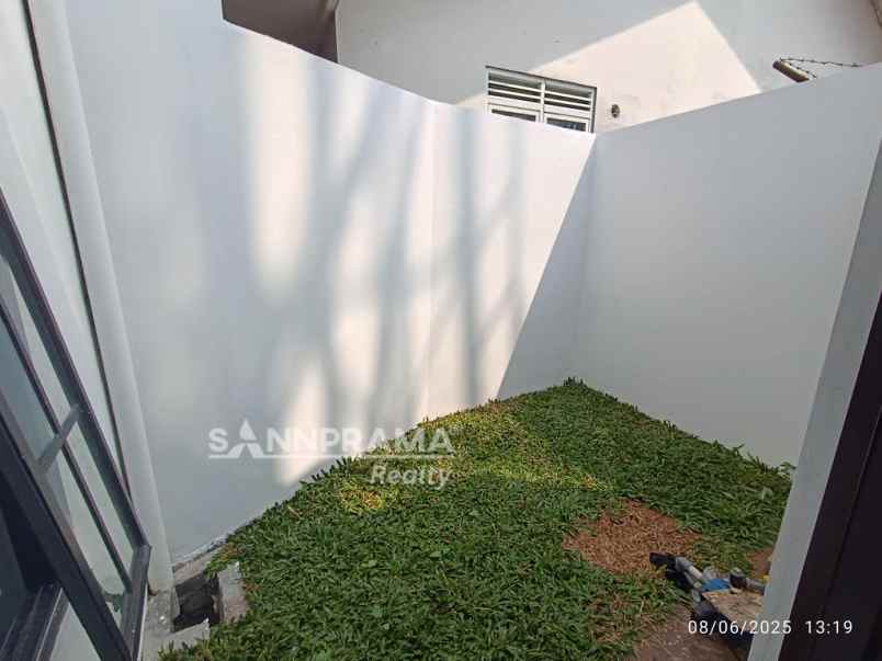 rumah baru siap huni dalam cluster di bedahan sawangan