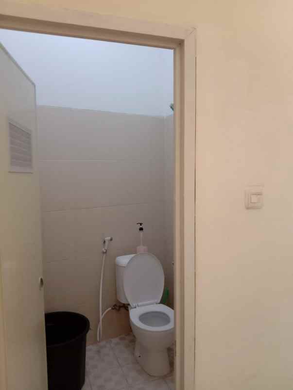 rumah belakang kampus jgu dekat grand depok city