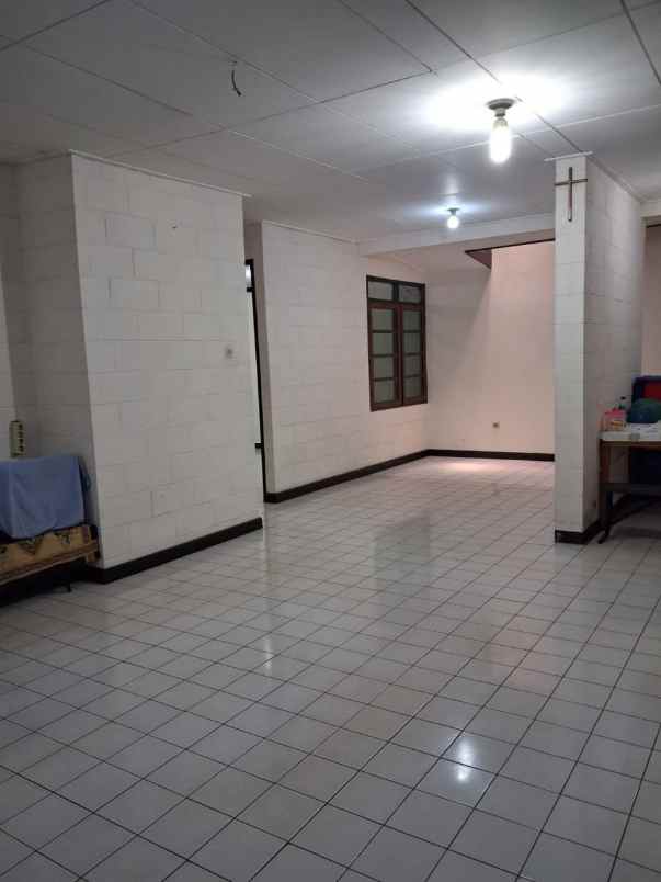 rumah besar langka dekat tol