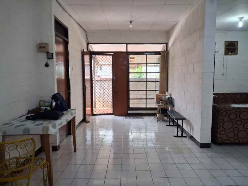 rumah besar langka dekat tol