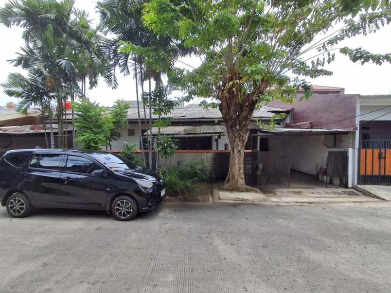 rumah besar langka dekat tol