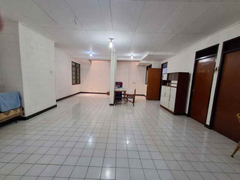 rumah besar langka dekat tol