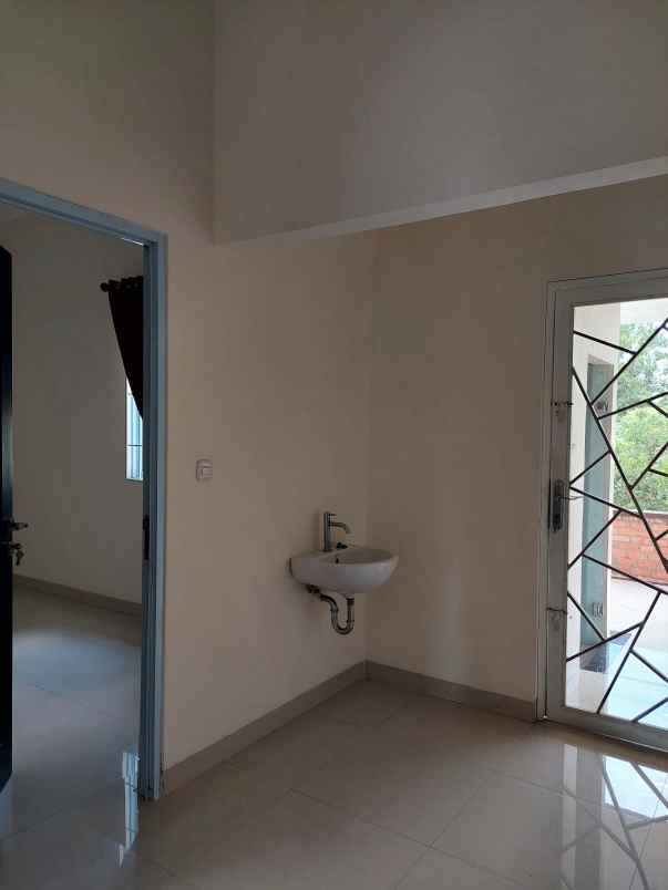 rumah cantik 2 lantai di jalan hangtuah pekanbaru