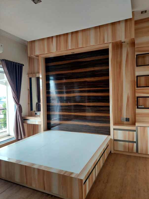 rumah cantik 2 lantai di jalan hangtuah pekanbaru