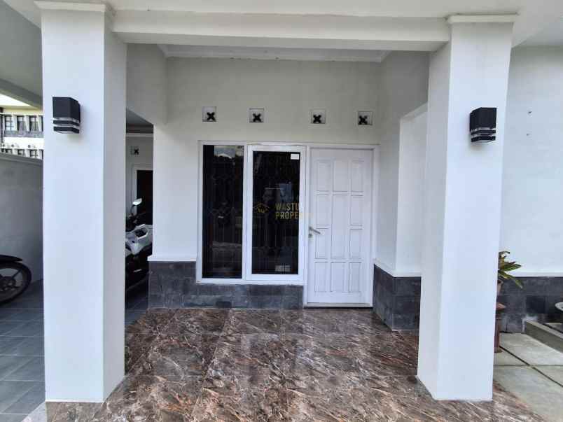 rumah cantik lokasi super strategis di tajem