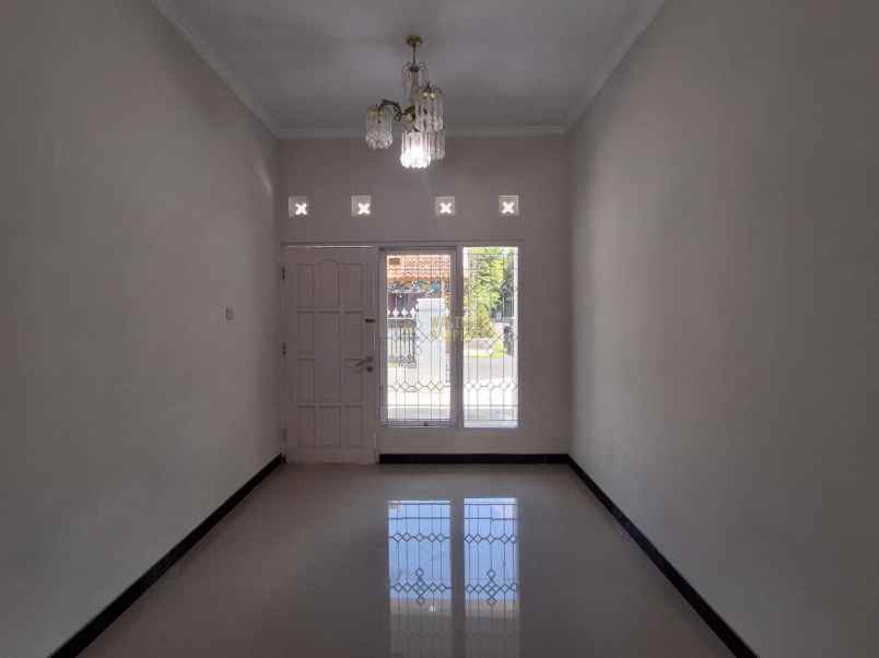 rumah cantik lokasi super strategis di tajem