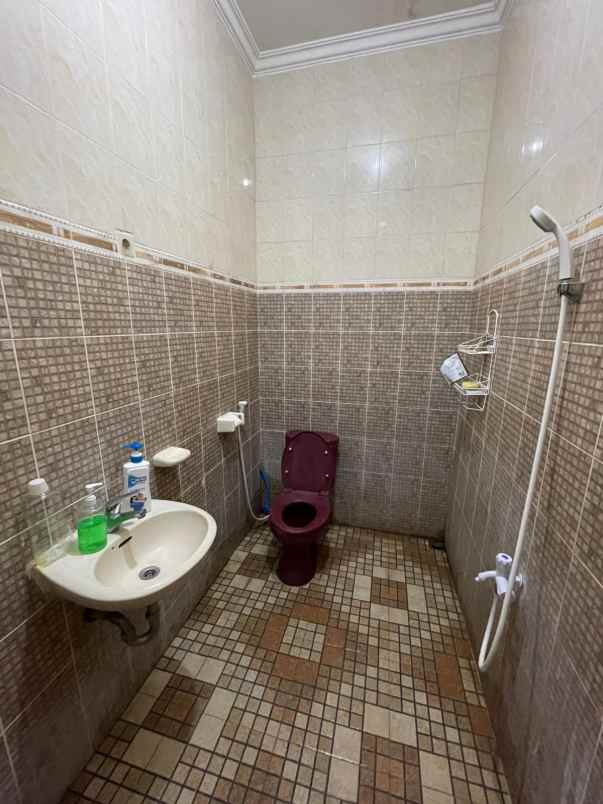 rumah dalam townhouse di pasar rebo jaktim