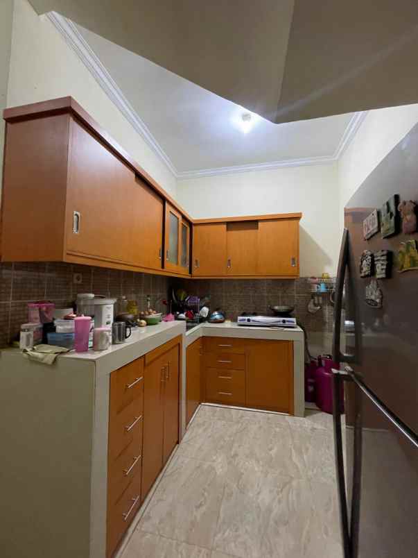 rumah dalam townhouse di pasar rebo jaktim