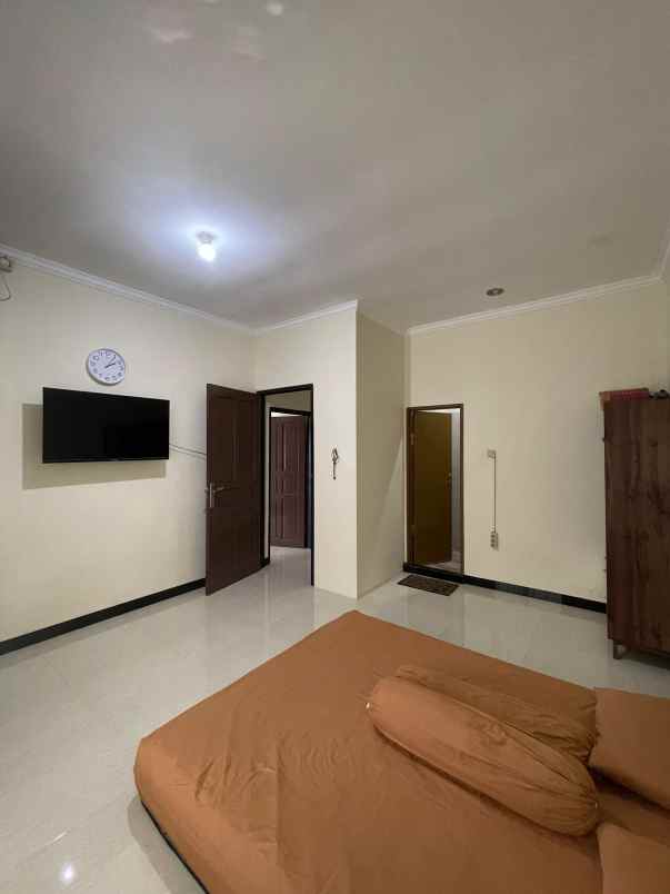 rumah dalam townhouse posisi hook di pasar rebo jaktim