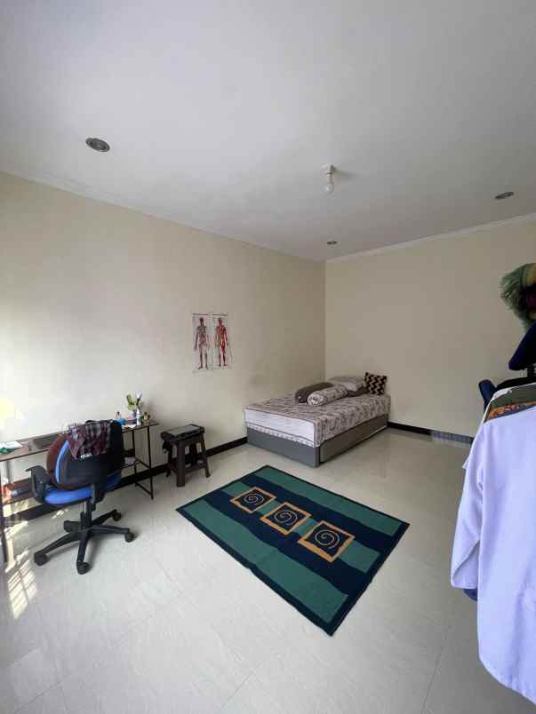 rumah dalam townhouse posisi hook di pasar rebo jaktim