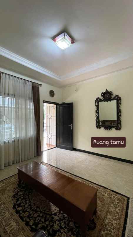rumah dalam townhouse posisi hook di pasar rebo jaktim