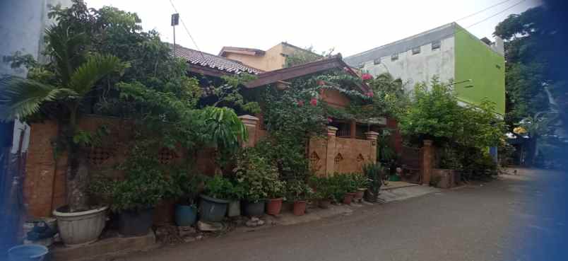 rumah dijual bu di komplek pondok bambu jakarta timur