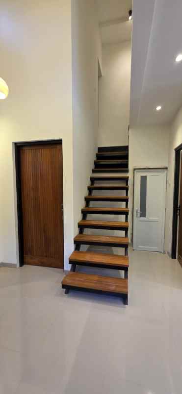 rumah dijual type mezanine di jl kaliurang km 10 jogja