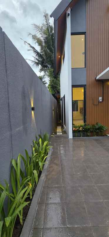 rumah dijual type mezanine di jl kaliurang km 10 jogja