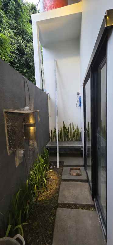 rumah dijual type mezanine di jl kaliurang km 10 jogja