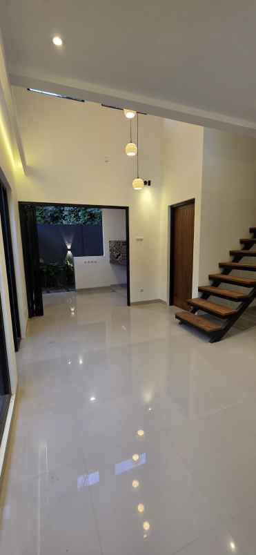 rumah dijual type mezanine di jl kaliurang km 10 jogja