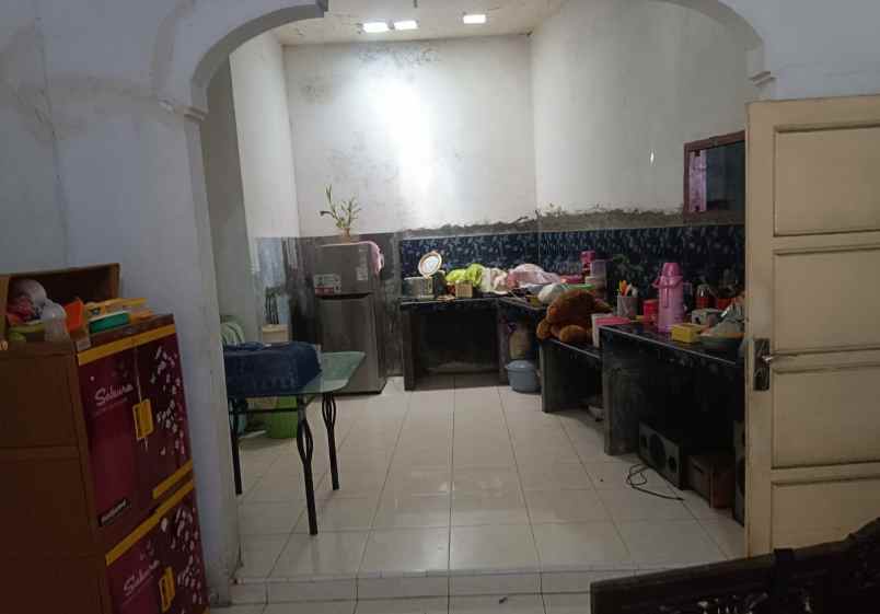 rumah hook pinggir jalan raya di kaujon serang