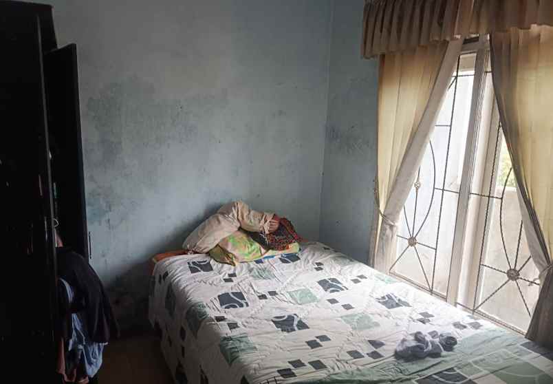 rumah hook pinggir jalan raya di kaujon serang