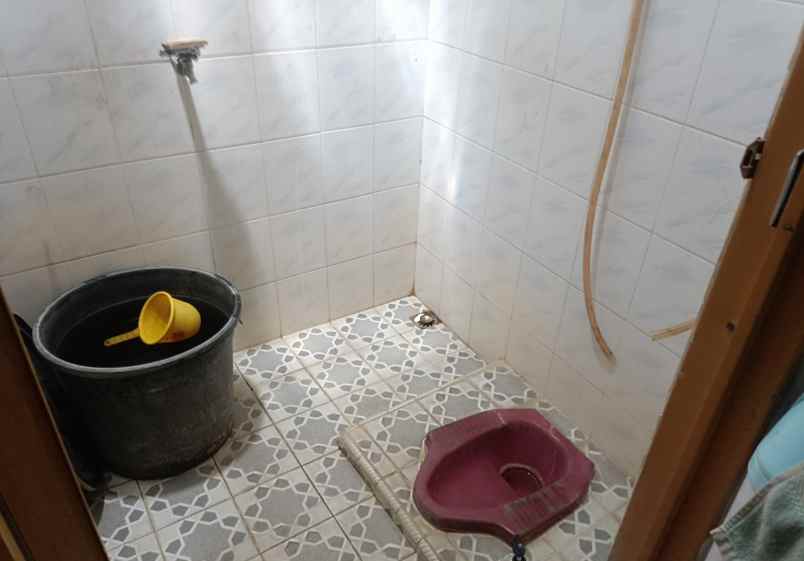 rumah hook pinggir jalan raya di kaujon serang